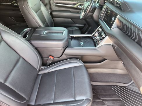 Used 2022 GMC Yukon Denali w/ Advanced Technology Package AWD/4WD image 15