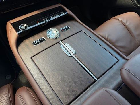 Used 2025 Lincoln Navigator Reserve AWD/4WD image 31