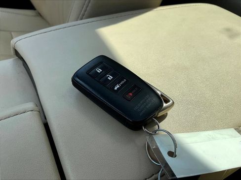 Used 2020 Lexus RX 450h AWD w/ Luxury Package image 34