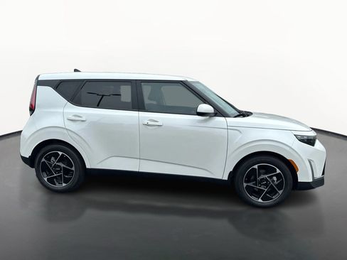 Used 2023 Kia Soul EX FWD image 2