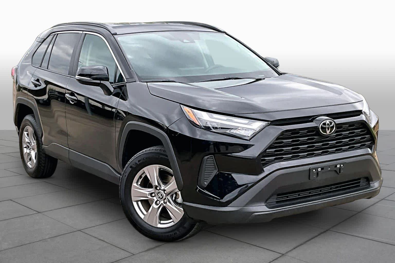 Used 2025 Toyota RAV4 XLE AWD/4WD image 3