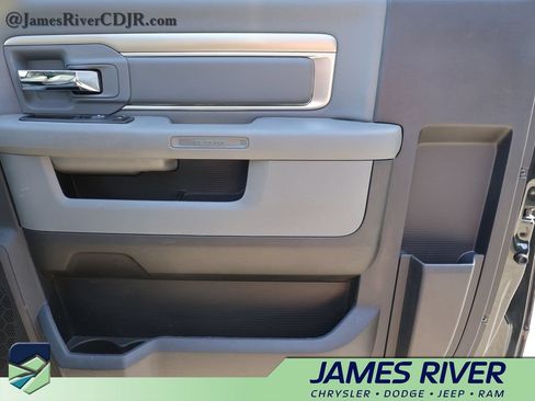 Used 2017 RAM 1500 Express w/ Black Ram 1500 Express Group RWD image 8