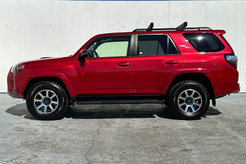 Used 2023 Toyota 4Runner TRD Off-Road Premium w/ Moonroof Package AWD/4WD image 6