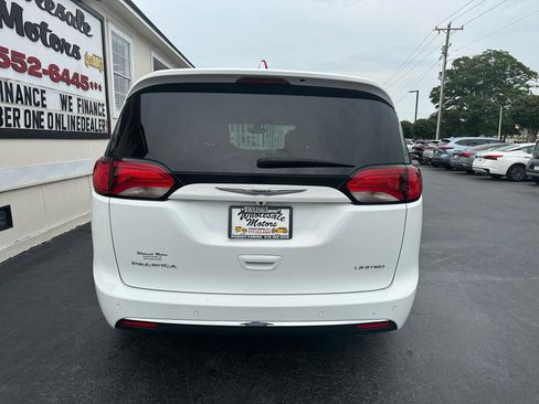 Used 2020 Chrysler Pacifica Limited FWD image 4