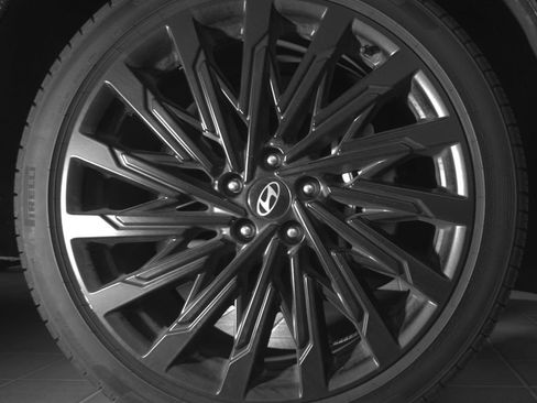 Used 2024 Hyundai Santa Fe Calligraphy image 10