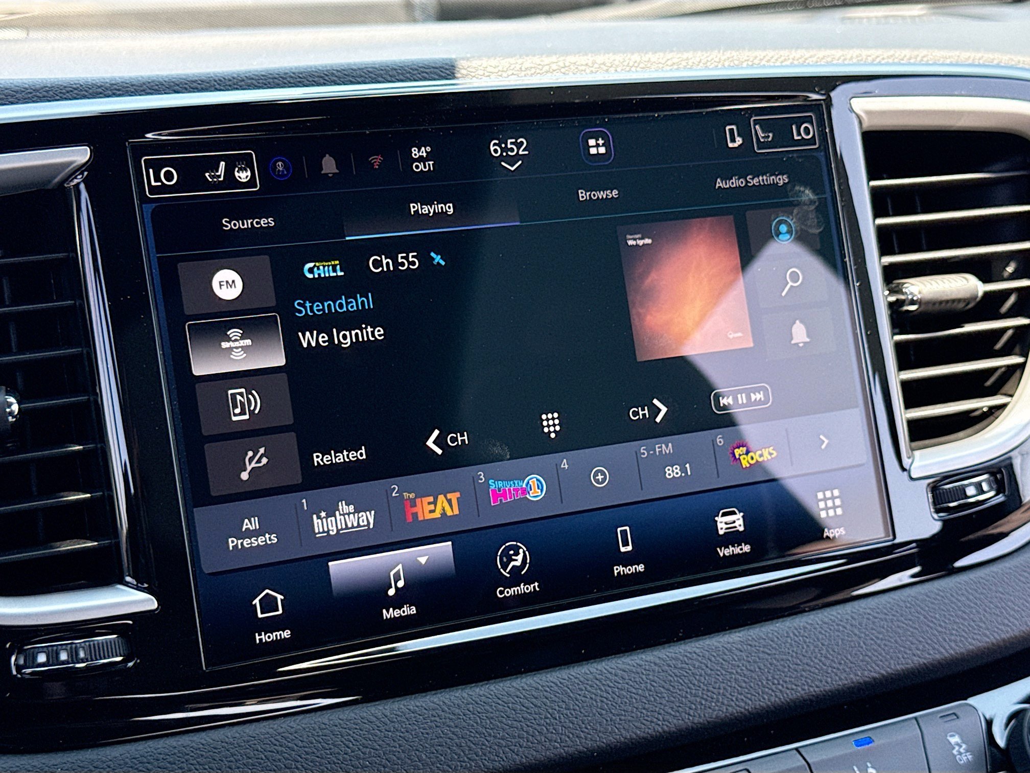 New 2027 Chrysler Pacifica LX FWD image 10