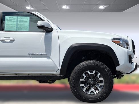 Used 2017 Toyota Tacoma TRD Off-Road w/ Tow Package (A/T) AWD/4WD image 34