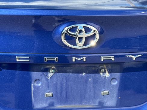 Used 2018 Toyota Camry LE image 18