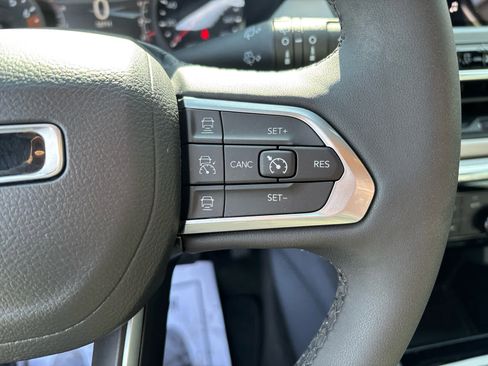 Used 2023 Jeep Compass Limited image 19