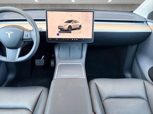 Used 2024 Tesla Model Y Long Range image 3