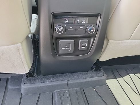 Used 2023 Buick Enclave Essence w/ Experience Buick Package AWD/4WD image 11