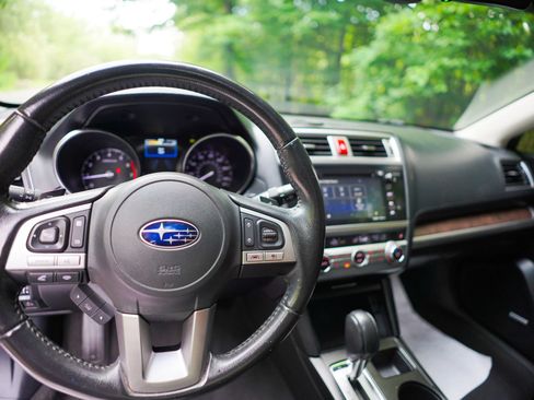 Used 2017 Subaru Outback 2.5i Limited AWD/4WD image 12