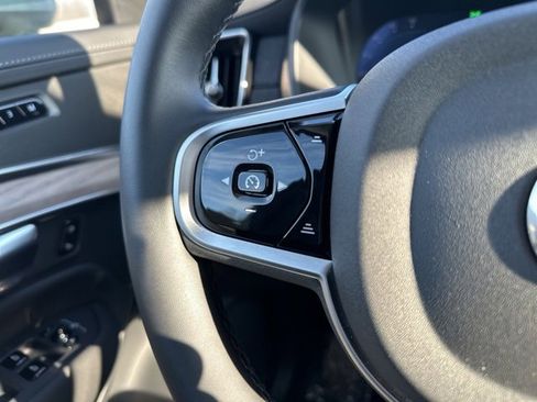 Certified 2025 Volvo XC90 B5 Plus image 28