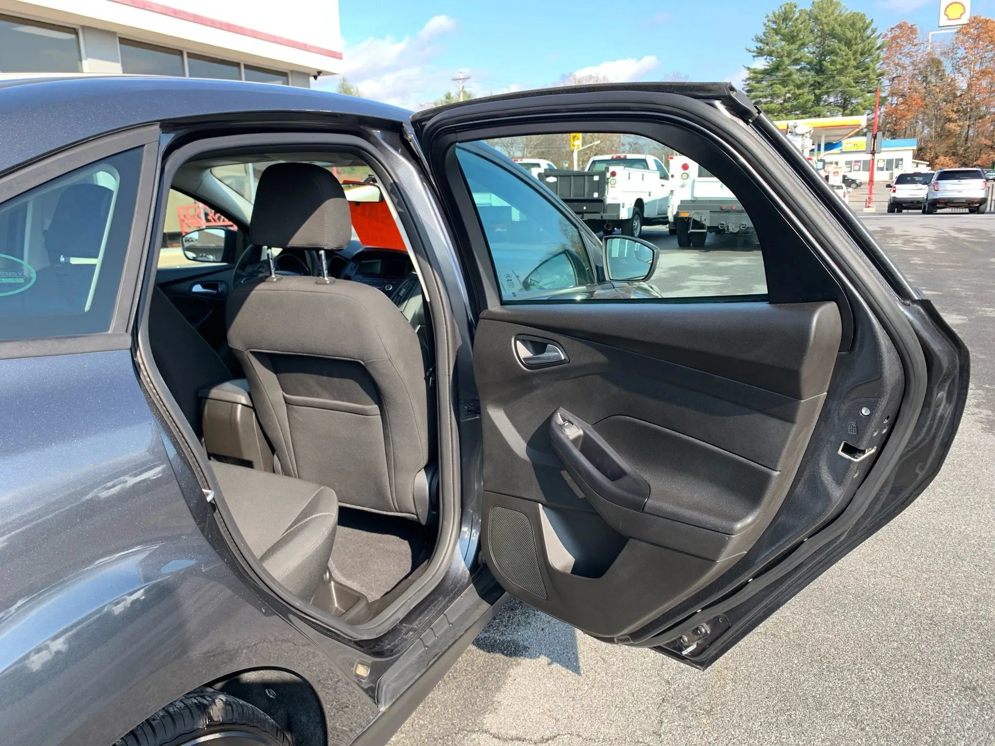 Used 2016 Ford Focus SE FWD image 25