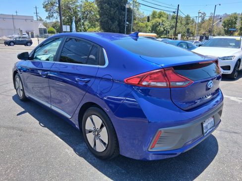 Used 2020 Hyundai Ioniq SE FWD image 4