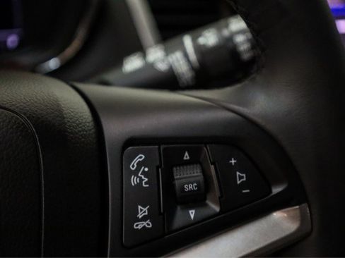 Used 2022 Chevrolet Trax LT w/ Midnight Edition image 11