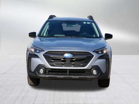 Used 2023 Subaru Outback Premium image 2