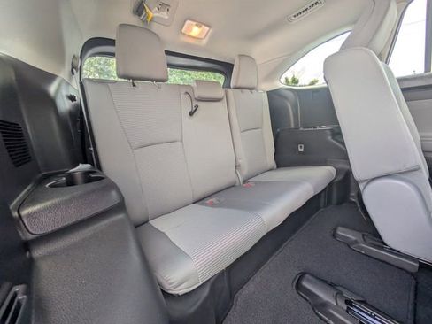 Used 2023 Toyota Highlander LE FWD image 15