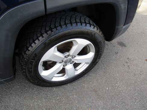 Used 2021 Jeep Compass Latitude image 32