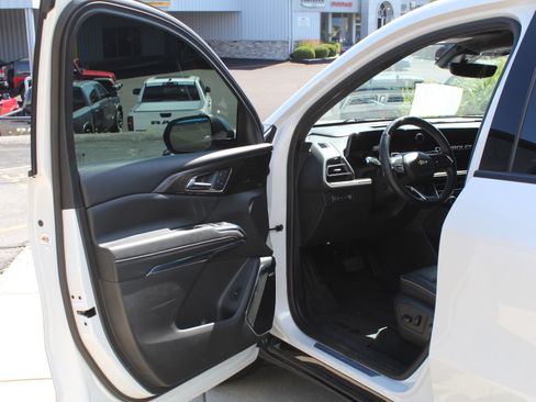 Certified 2025 Chevrolet Traverse High Country w/ LPO, Floor Liner Package AWD/4WD image 13