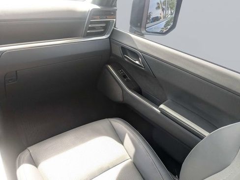 Used 2024 Lexus GX 550 w/ Accessory Package (2T) AWD/4WD image 17