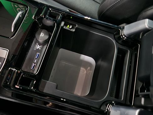 Used 2018 Land Rover Discovery HSE image 50