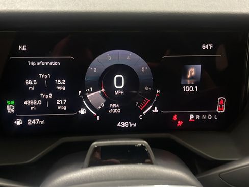 Used 2025 GMC Acadia Denali w/ Super Cruise Package FWD image 5