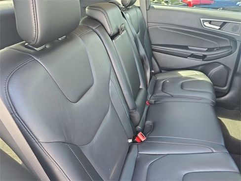 Used 2022 Ford Edge Titanium image 10