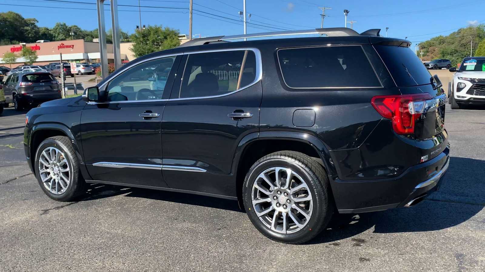 Certified 2023 GMC Acadia Denali w/ Denali Ultimate Package AWD/4WD image 6
