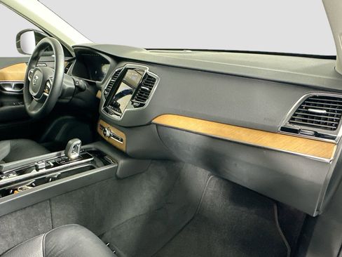 Certified 2023 Volvo XC90 T8 Plus image 32