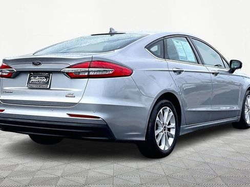 Used 2020 Ford Fusion SE image 2