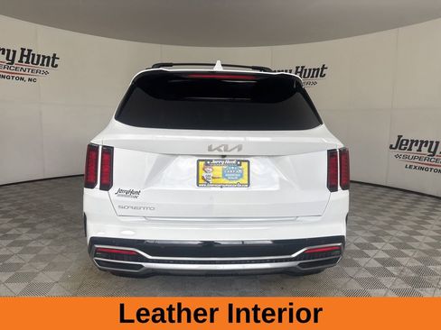 Used 2023 Kia Sorento S w/ Panoramic Sunroof Package FWD image 6