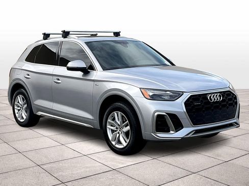 Used 2022 Audi Q5 2.0T Premium w/ Convenience Package image 2