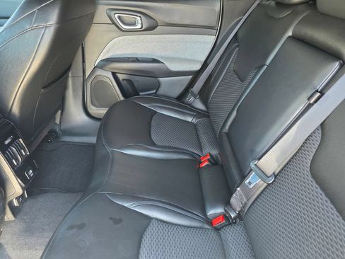 Used 2025 Jeep Compass Latitude AWD/4WD image 15