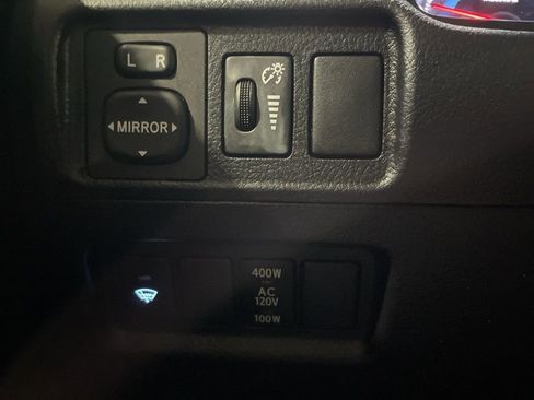 Used 2018 Toyota 4Runner SR5 AWD/4WD image 17