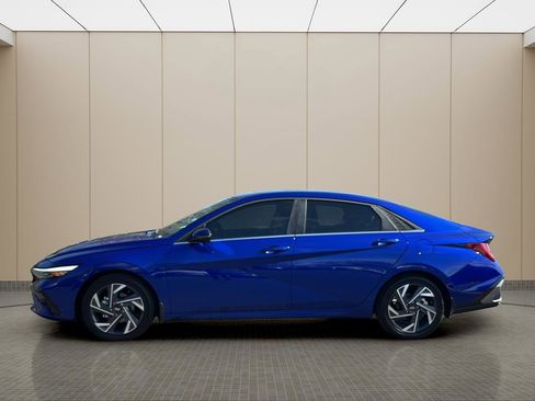 Certified 2025 Hyundai Elantra Limited image 2