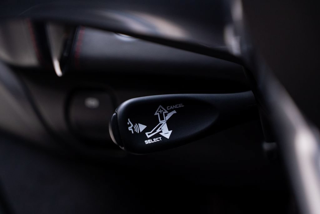 Used 2023 McLaren GT RWD image 40