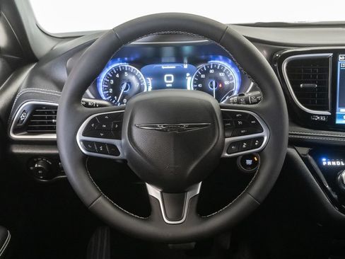 New 2026 Chrysler Pacifica Select FWD image 12