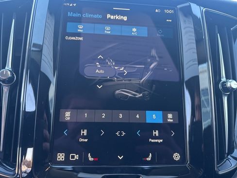 Used 2025 Volvo XC60 B5 Plus image 28