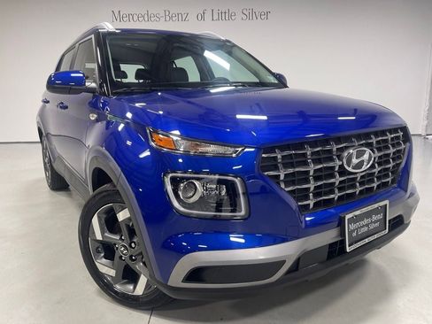 Used 2024 Hyundai Venue Limited FWD image 7