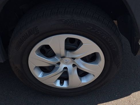 Used 2022 Toyota RAV4 LE AWD/4WD image 28