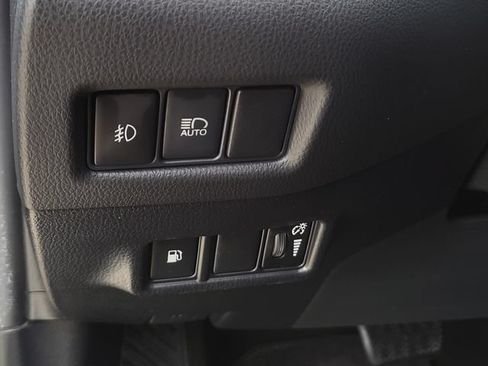 Used 2018 Toyota C-HR XLE FWD image 16