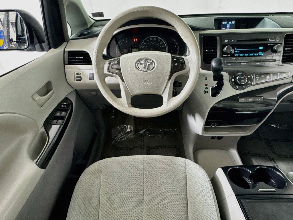 Used 2014 Toyota Sienna LE FWD image 19