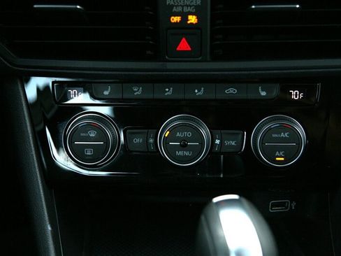 Used 2019 Volkswagen Jetta SE FWD image 20
