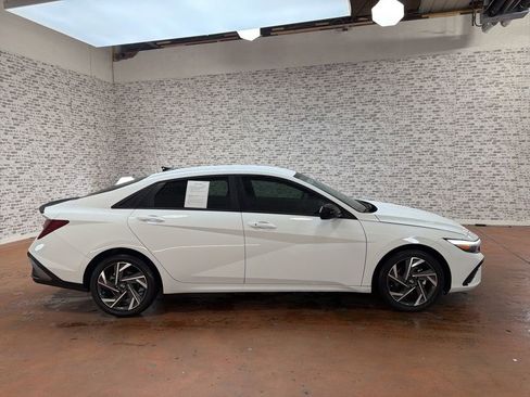 Certified 2025 Hyundai Elantra Sport FWD image 7