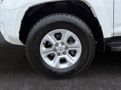 Used 2023 Toyota 4Runner SR5 AWD/4WD image 9