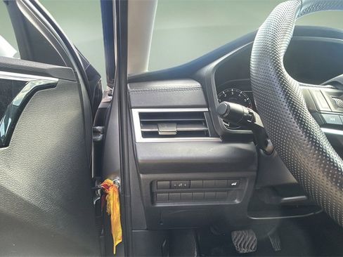 Used 2024 Mitsubishi Outlander SE image 28