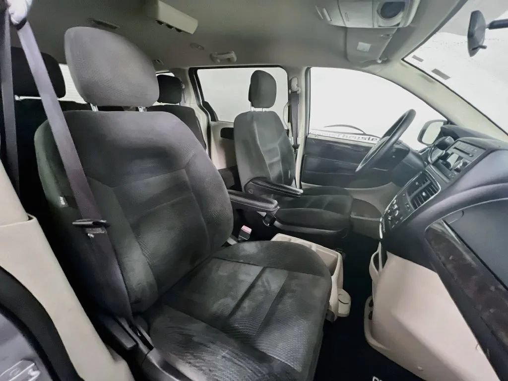 Used 2016 Dodge Grand Caravan SE w/ Quick Order Package 29E SE FWD image 26