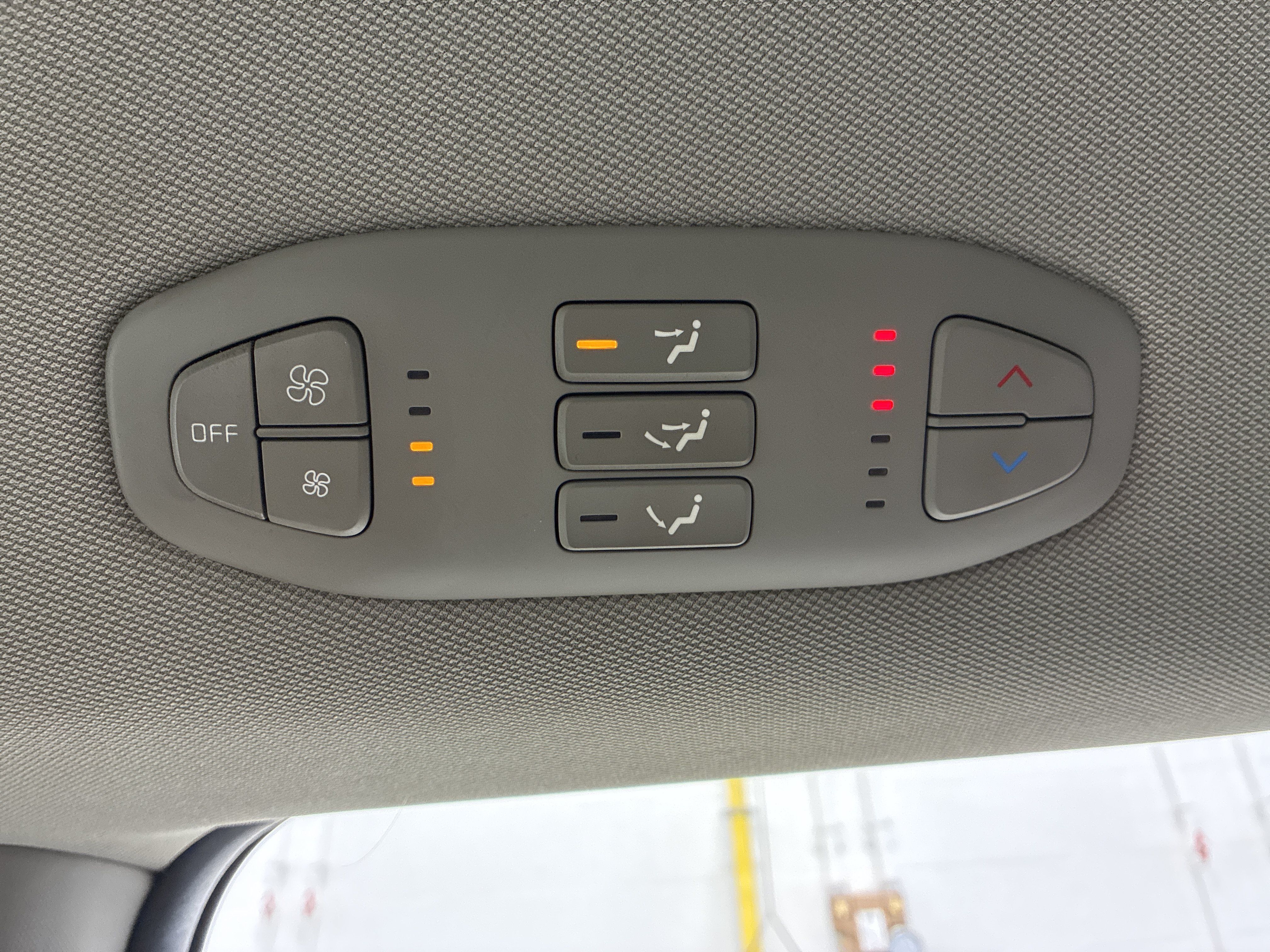 Used 2018 Kia Sedona LX FWD image 13