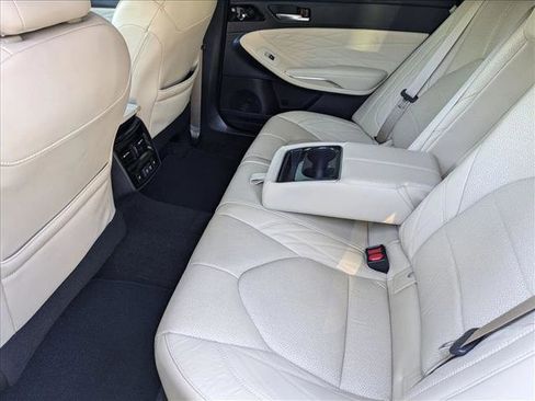 Used 2019 Toyota Avalon Limited image 18